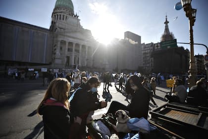 Hacia la tarde continúan las manifestaciones en los alrededores del Congreso