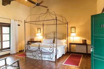 Hacienda de Molinos, un hotel boutique de 18 habitaciones y piscina.