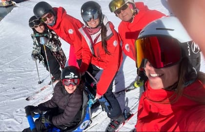 Haciendo ski adapatado, algo que la llena de orgullo.