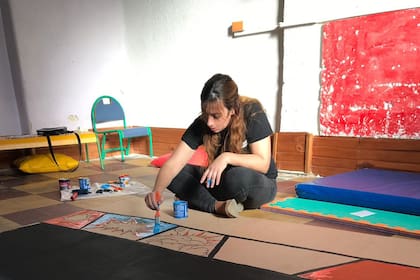 Haciendo trabajo voluntario para un comedor de niños.