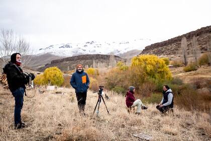 Haciéndole frente al frío en el rodaje en Neuquén porque ahora intentamos que todas las entrevistas sean al aire libre