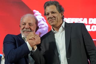 Haddad, ministro de Finanzas de Brasil y aliado de Lula, se postula a gobernador de San Pablo