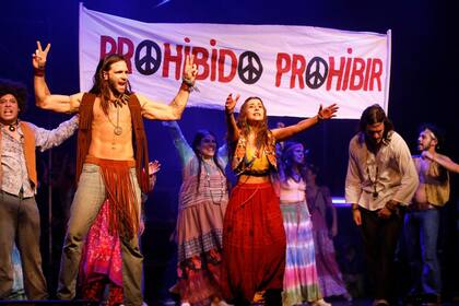 Hair, en su 50º aniversario, lideró las nominaciones, con 15 candidaturas