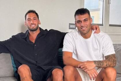 Hakan Calhanoglu, sonrisas y brazo en un hombro de Lautaro Martínez: el capitán de Inter publicó en Instagram el final feliz.