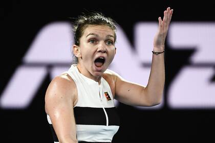 Halep estuvo a punto de quedar eliminada, pero sobrevivió.