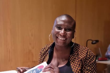 Halimata Fofana con su segundo libro "A la sombra de la ciudad Rimbaud"