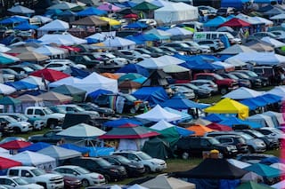 Hallan a un bebé muerto en un baño portátil en un festival de música en Michigan