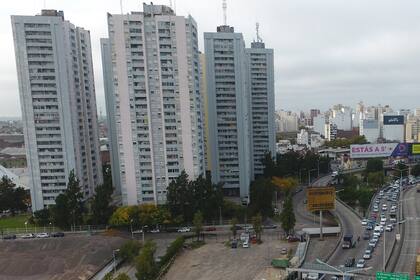 Hallan a un hombre asesinado y maniatado en un departamento de Avellaneda
