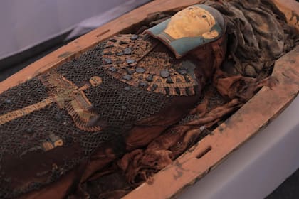 Hallan en Egipto un importante cementerio repleto de joyas