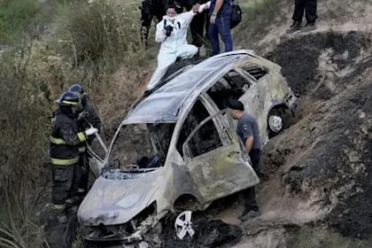 Hallan un cadáver calcinado dentro de un auto en la autopista Rosario-Córdoba