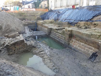 Hallan un castillo de 400 años enterrado debajo de un futuro museo