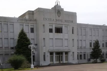 Hallaron a un marino ahorcado en un galpón de la Escuela Naval Militar