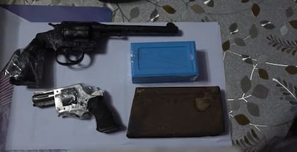 Hallaron armas en uno de los allanamientos