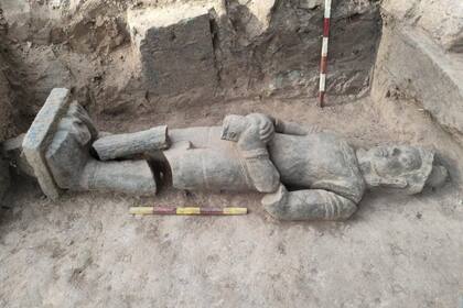 Hallaron una escultura del guardián de la puerta en el parque arqueológico de Angkor (Xinhua/ANA)