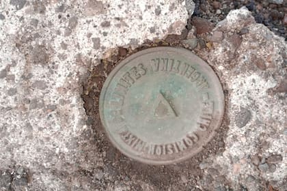 Hallaron una señal limítrofe del siglo XIX en el Parque Nacional Nahuel Huapi