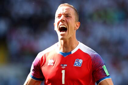 Halldórsson, arquero y director de cine, se dio el lujo de atajarle un penal a Messi