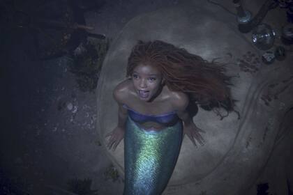 Halle Bailey como Ariel en la nueva película de La Sirenita