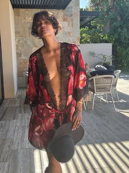 Halle Berry celebra sus 60 con una producción casera muy sensual