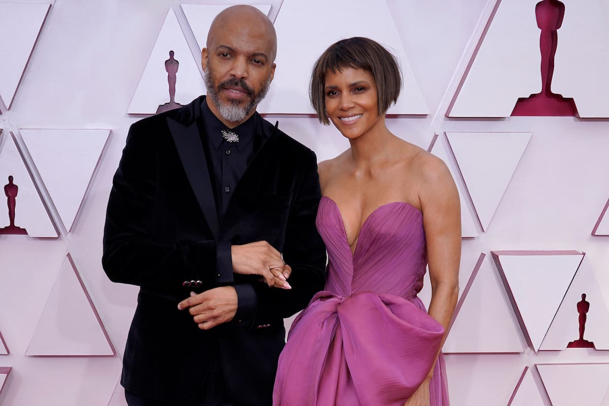 Halle Berry junto a su novio, Van Hunt, pisaron por primera vez juntos una alfombra roja