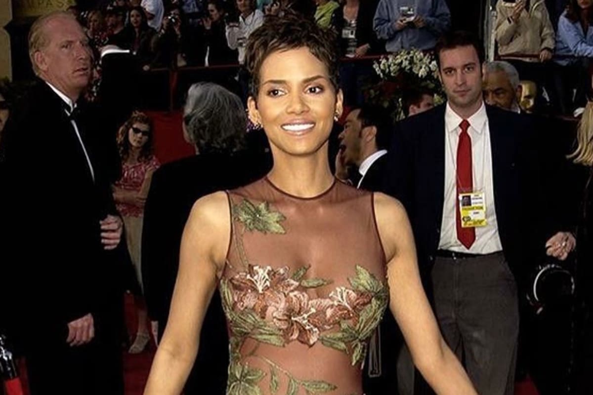 Halle Berry sorprendió a todos al usar de nuevo el icónico vestido con el que ganó el Oscar en 2002