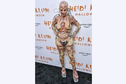 Así quedó Heidi con su traje de alienígena robot