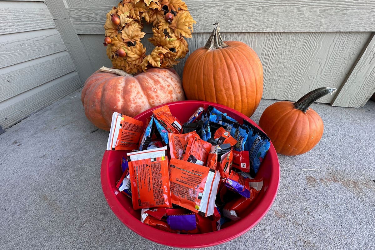 Halloween es una de las festividades más esperadas del año, pero no todos los lugares en Estados Unidos celebran el “trick or treat” de la misma manera (AP Foto/Nick Ingram)