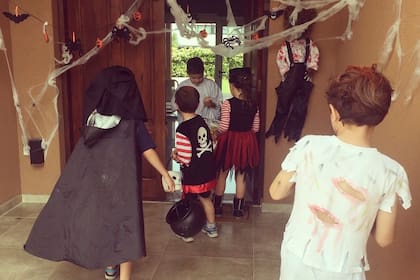 Halloween se suele festejar con fiestas de disfraces