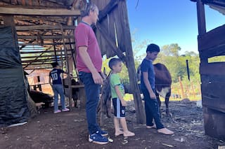 El accidente de su hijo camino a la escuela despertó una idea que transformó a la comunidad