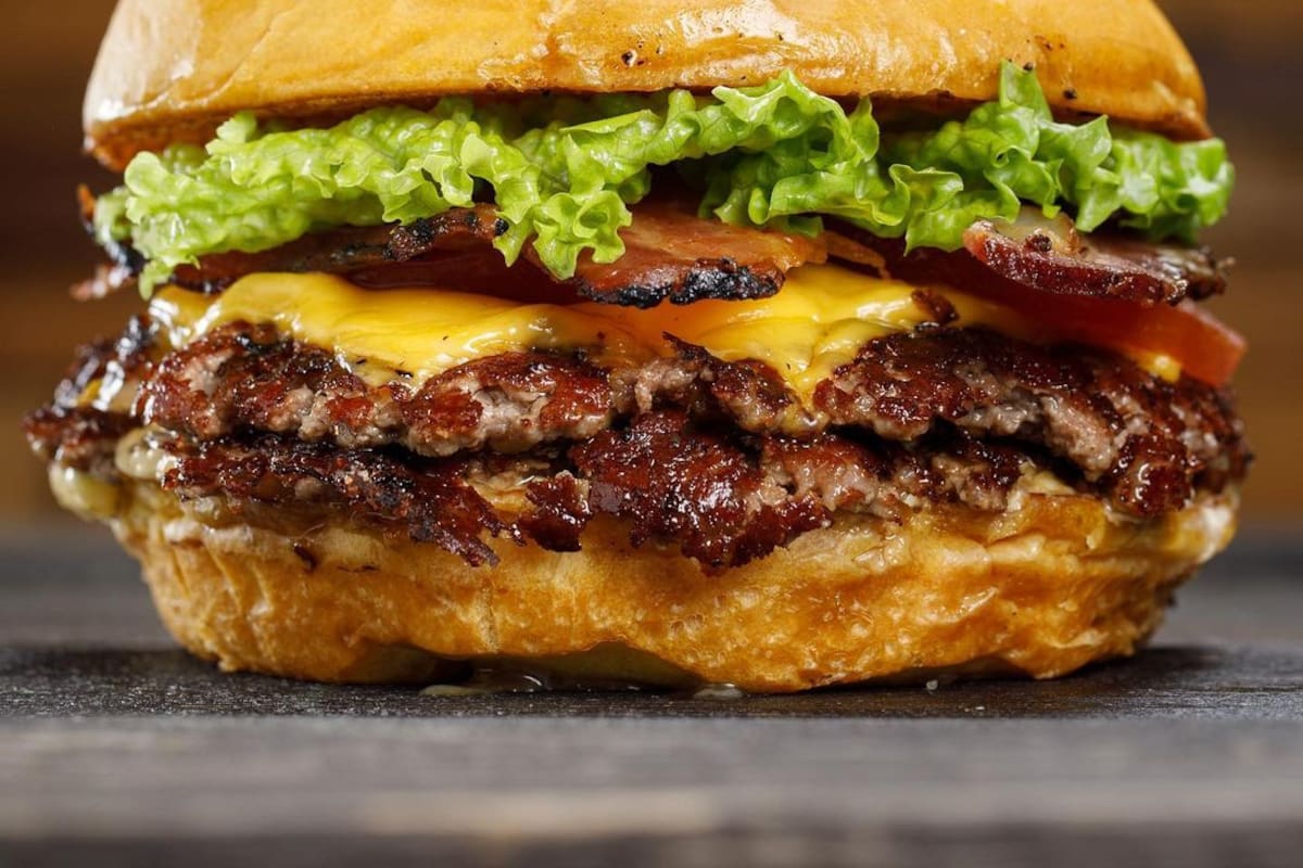 Hamburguesa BLT de John John Burger: Bacon, Lettuce y Tomato