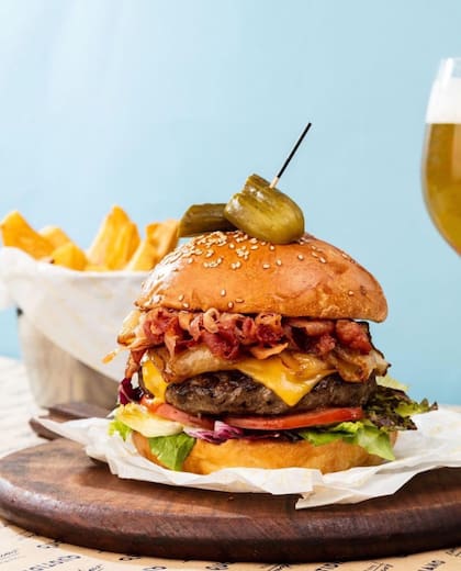 Hamburguesa con panceta y cebolla. Foto: Il Quotidiano