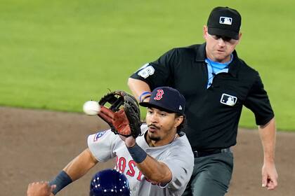 Hamilton batea jonrón, el bullpen retira a 13 de los últimos 14 y Medias Rojas vencen 1-0 a Rays