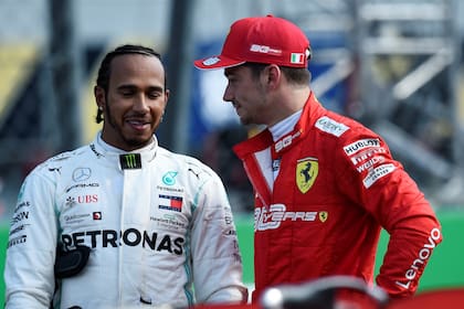 Lewis Hamilton con Charles Leclerc, la pareja que Ferrari eligió para la temporada 2025