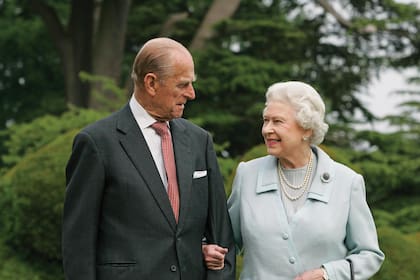 HAMPSHIRE, ENGLAND - UNDATED: In this image, made available November 18, 2007, HM The Queen Elizabeth II and Prince Philip, The Duke of Edinburgh re-visit Broadlands, to mark their Diamond Wedding Anniversary on November 20. The royals spent their wedding night at Broadlands in Hampshire in November 1947, the former home of Prince Philip's uncle, Earl Mountbatten. (Photo by Tim Graham/Getty Images)