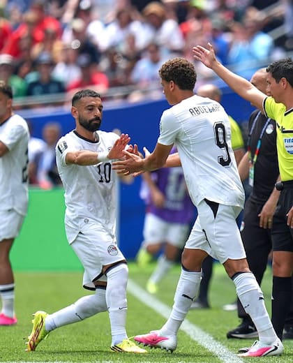 Hamza Abdelkarim reemplaza a Mohamed Salah en el empate entre Egipto y Bélgica, durante su debut en la Copa del Mundo