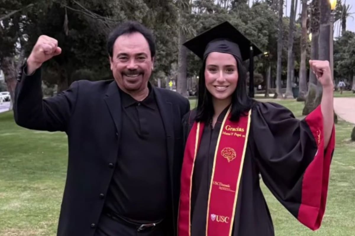 Hana Sánchez Martín se graduó como neurocientífica y su padre mostró cómo celebraron en familia (Facebook/Hugo Sánchez)