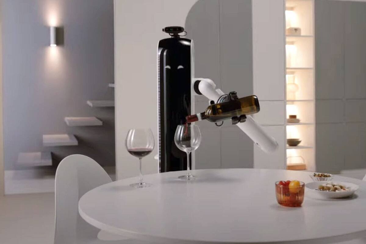 Handy, el robot de Samsung que sirve de mayordomo
