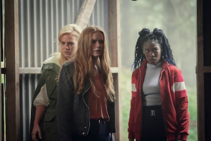 Hannah van der Westhuysen, Abigail Cowen y Precious Mustapha en Destino: La saga Winx.