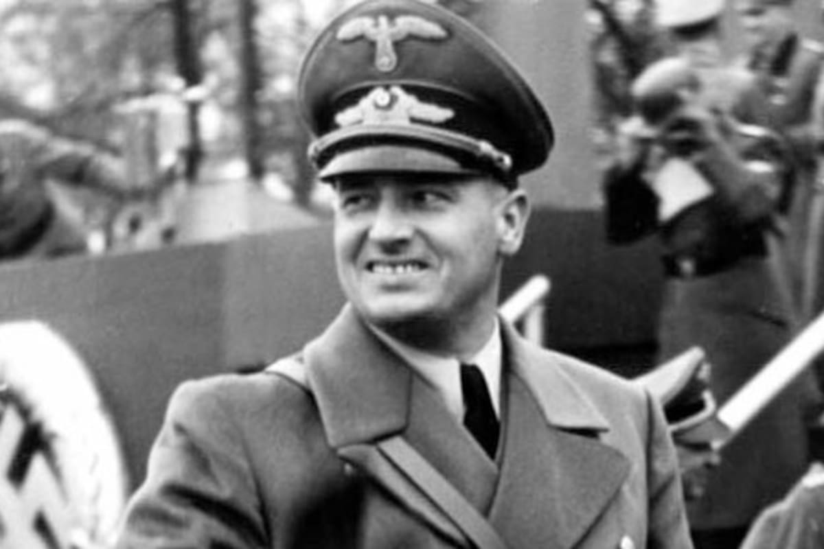 Niklas Frank recuerda a su padre, el criminal nazi Hans Frank, conocido como el Carnicero de Polonia, que fue condenado a muerte y ahorcado en los Juicios de Núremberg