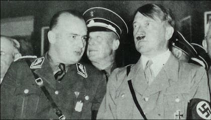 Hans Frank junto a Adolf Hitler