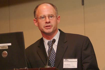 Hans Humes es el fundador y CEO de Greylock Capital Management