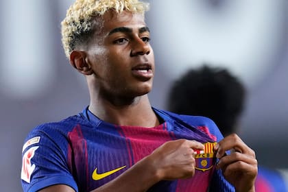 Hansi Flick afirma: “Lamine Yamal ganará el Balón de Oro algún día”