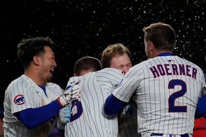 Happ conecta sencillo decisivo en la 10ma y Cachorros superan a Dodgers por 11-10