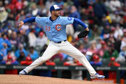 Happ y Suzuki lideran a Cachorros en victoria 4-0 sobre Filis en mala racha