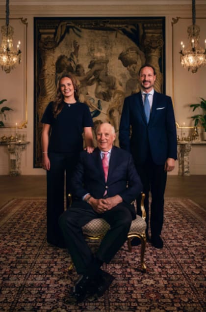 Harald V, Haakon e Ingrid Alexandra, entonces los tres primeros nombres en la línea sucesoria noruega