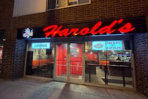 Harold’s Chicken Shack, la cadena de pollo frito que nació en 1950, se declara en bancarrota en tres sucursales de Chicago