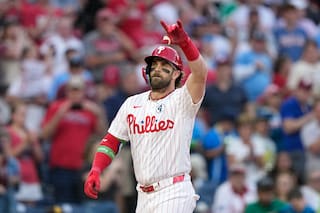 Harper pega su jonrón 377 y Durán poncha a tres en el noveno para que Filis superen 3-2 a Padres