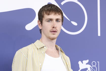 Harris Dickinson, otro de los actores que podrían quedarse con el icónico papel