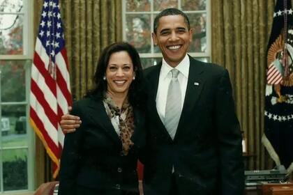 Harris y Obama en la Oficina Oval después de que él ganara la presidencia