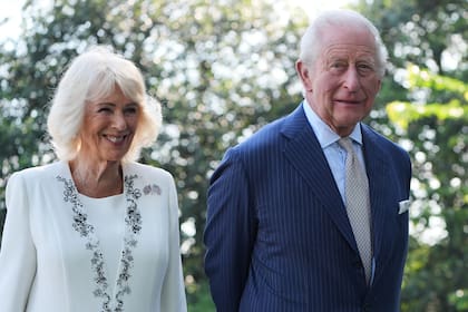 Harry ha expresado en los últimos años su deseo de recomponer el vínculo con su padre. En julio de 2026, Carlos y Camilla recibieron en Highgrove a los Sussex y a sus dos hijos (AP foto/Alex Brandon, Pool)