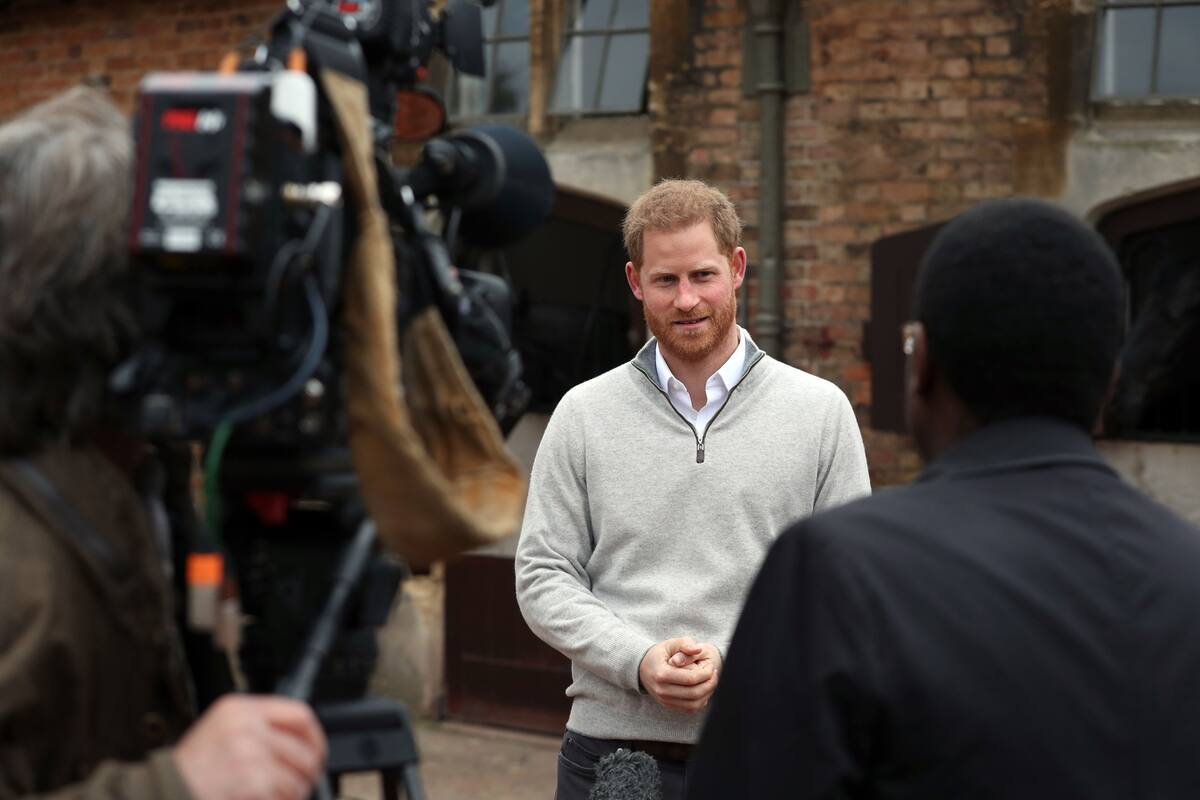 Harry habló con la prensa al mediodía